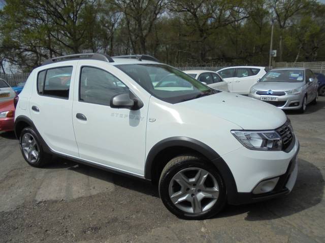 Dacia Sandero 0.9 SANDERO STEPWAY ESSENTIAL TCE Hatchback Petrol White