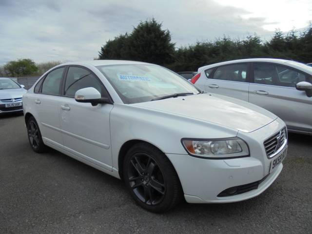 Volvo S40 2.0 S40 SE LUX D AUTOMATIC Saloon Diesel White
