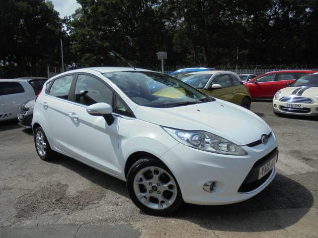 Ford Fiesta 1.4 FIESTA ZETEC Hatchback Petrol White